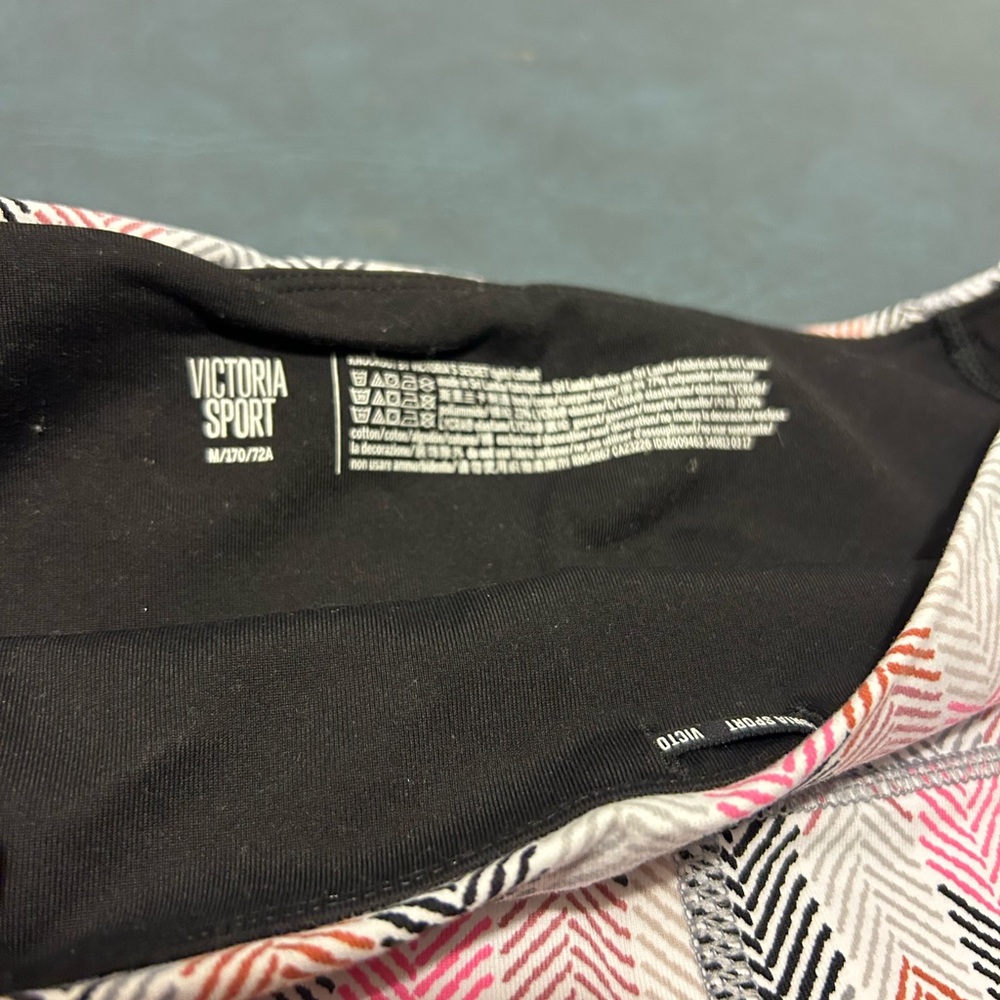 Victoria's Secret Sport Knockout Chevron Arrow Print Leggings. Women’s Medium. - Picture 9 of 10